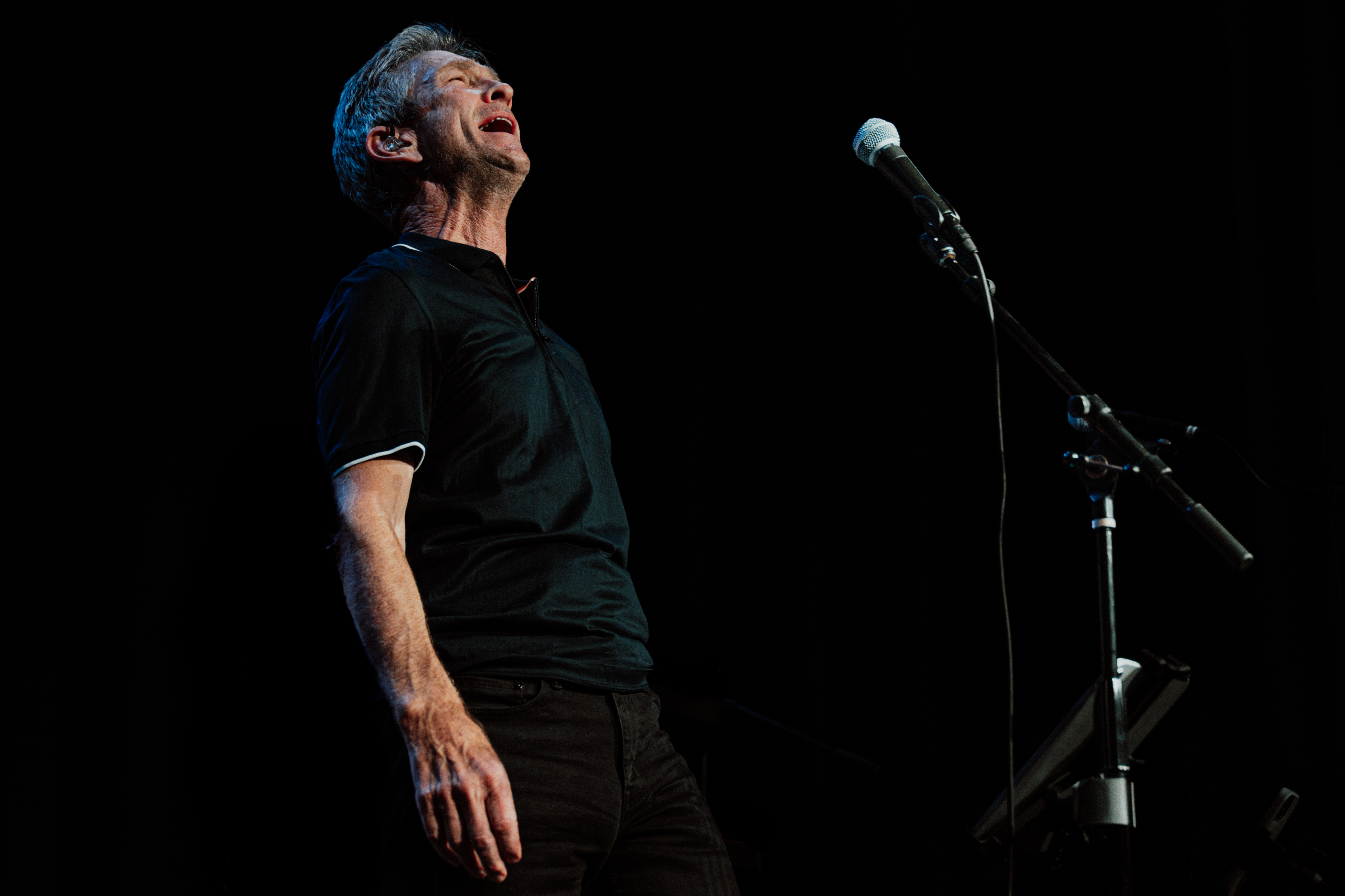 Carl Daisley performing