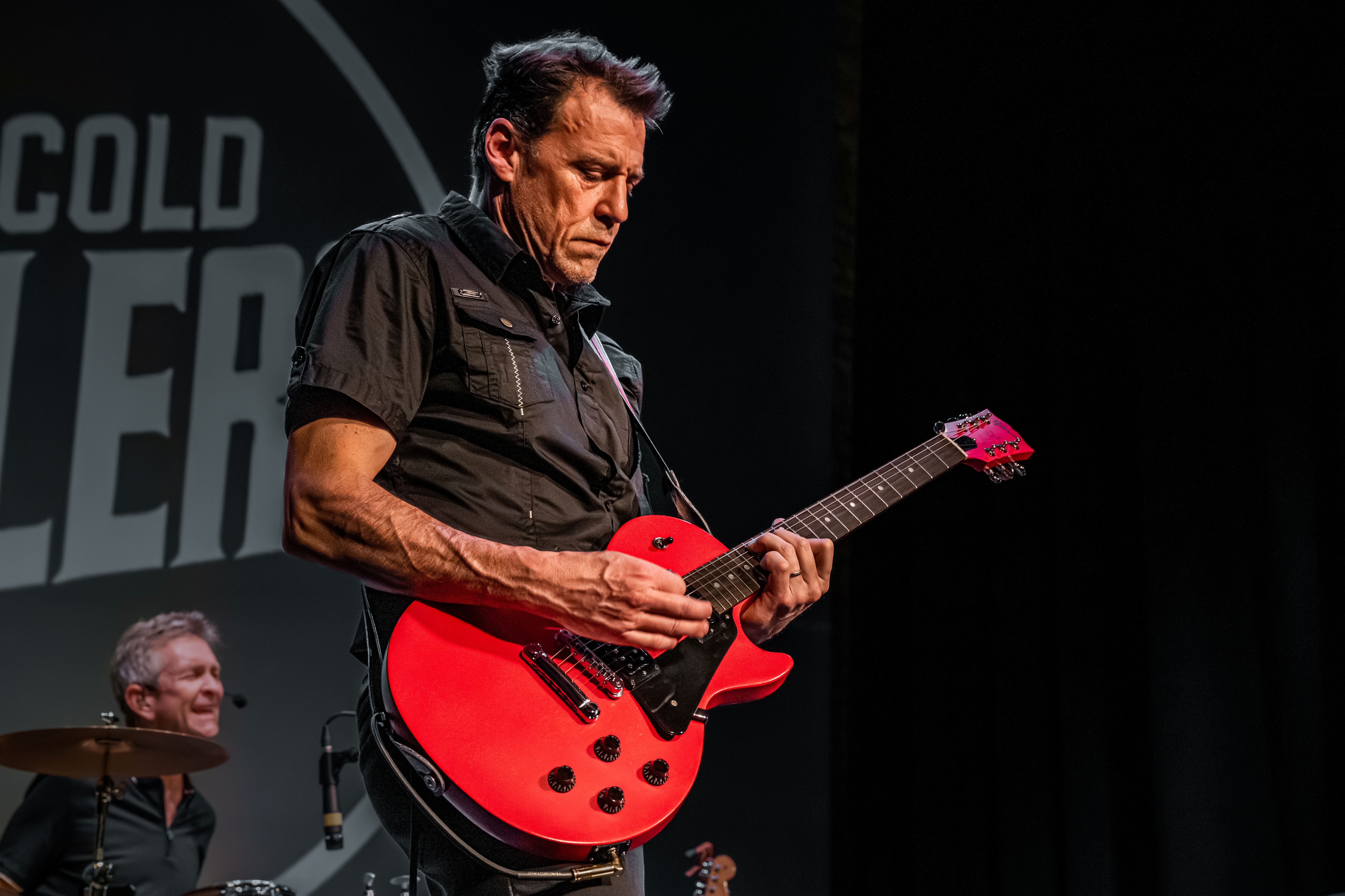 Carl Daisley pointing to the crowd